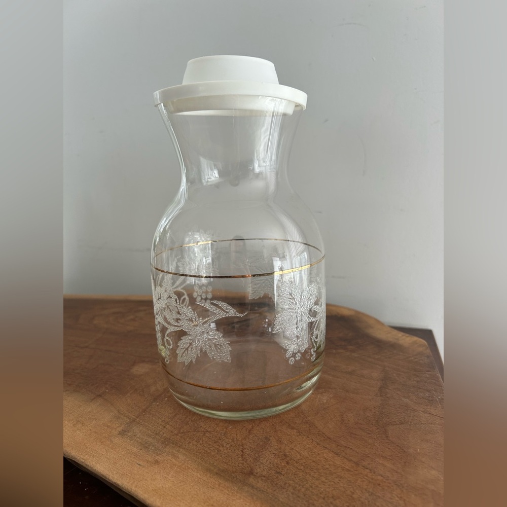 Anchor Hocking Glass Juice Jug with Gold Trim Etched Grape Vine white Lid